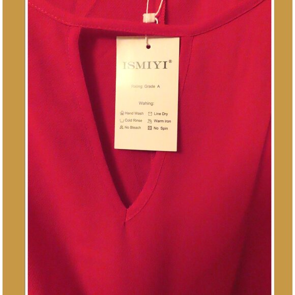 ISMIYI Red Key-Hole Top - Picture 3 of 3